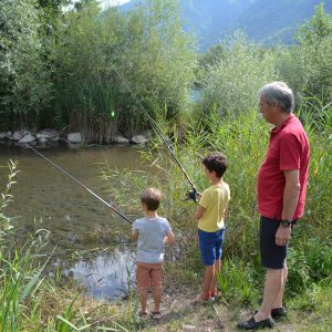 Pêche en famille au lac des Hurtières