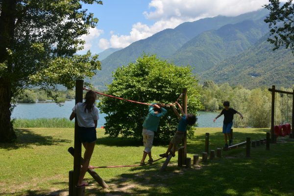 Jeux pour enfants au Lac des Hurtières