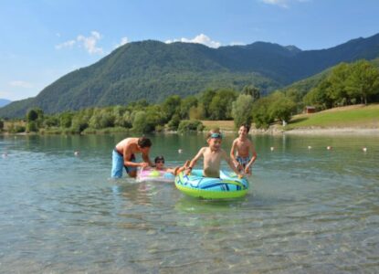 Baignade au lac des Hurtières