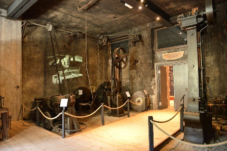 Intérieur du musée de l'Opinel : étape de la forge