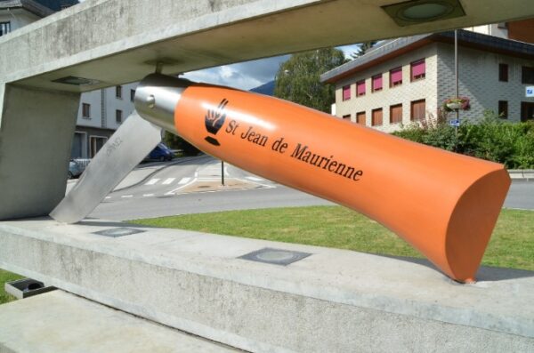 Opinel au Rond-point à St-Jean-de-Maurienne