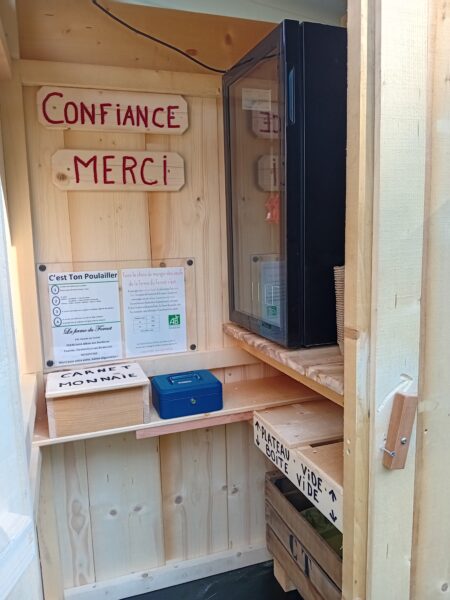 intérieur d'un cabanon de vente